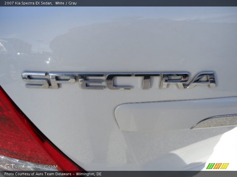 White / Gray 2007 Kia Spectra EX Sedan
