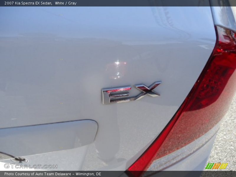 White / Gray 2007 Kia Spectra EX Sedan