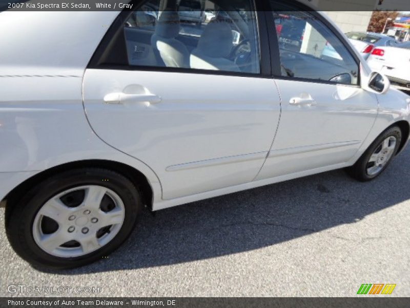 White / Gray 2007 Kia Spectra EX Sedan