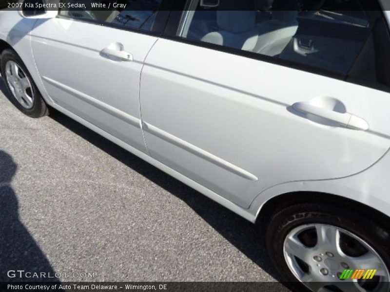 White / Gray 2007 Kia Spectra EX Sedan
