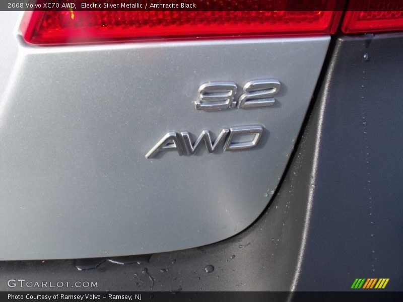 Electric Silver Metallic / Anthracite Black 2008 Volvo XC70 AWD