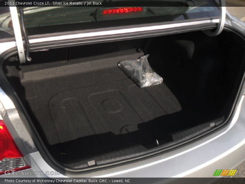 Silver Ice Metallic / Jet Black 2011 Chevrolet Cruze LT