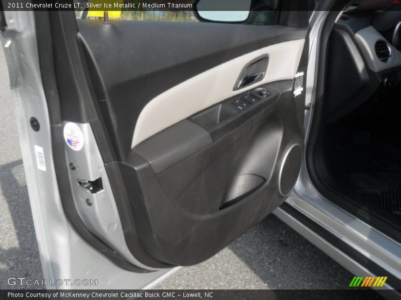 Silver Ice Metallic / Medium Titanium 2011 Chevrolet Cruze LT