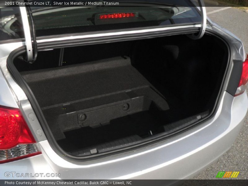 Silver Ice Metallic / Medium Titanium 2011 Chevrolet Cruze LT