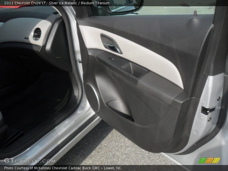 Silver Ice Metallic / Medium Titanium 2011 Chevrolet Cruze LT