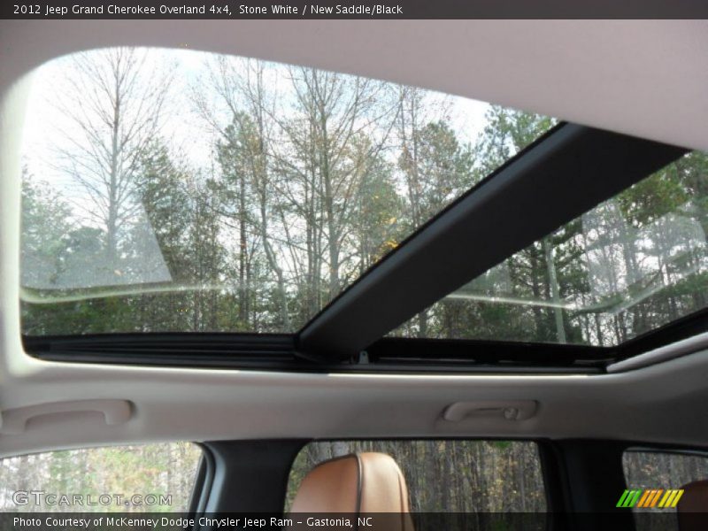 Sunroof of 2012 Grand Cherokee Overland 4x4