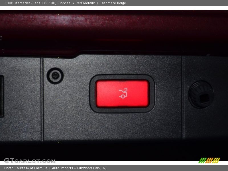 Bordeaux Red Metallic / Cashmere Beige 2006 Mercedes-Benz CLS 500