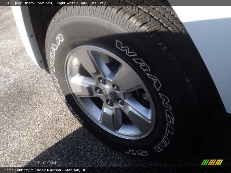 Bright White / Dark Slate Gray 2012 Jeep Liberty Sport 4x4