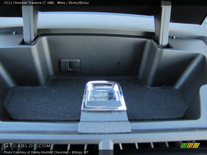 White / Ebony/Ebony 2011 Chevrolet Traverse LT AWD