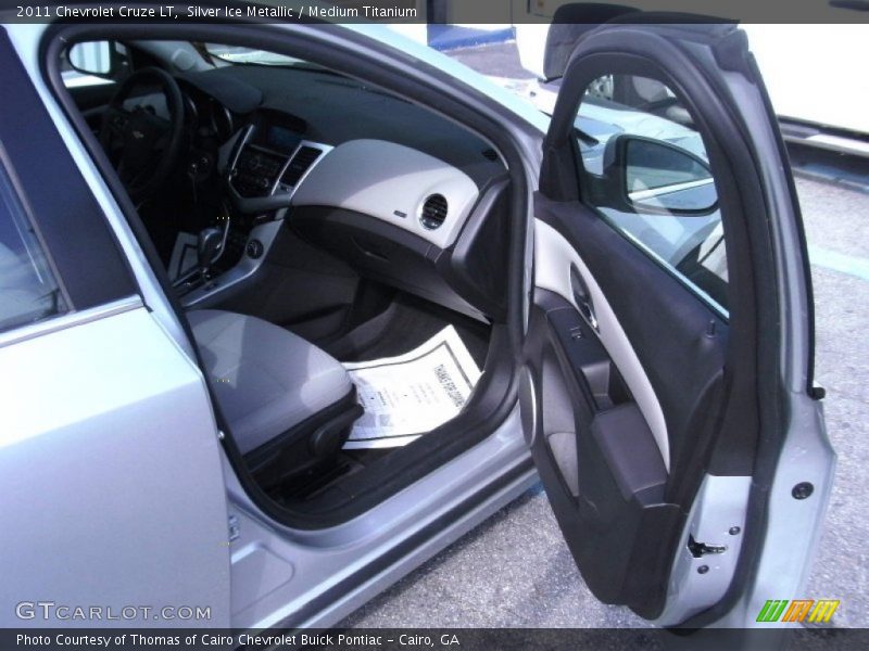 Silver Ice Metallic / Medium Titanium 2011 Chevrolet Cruze LT
