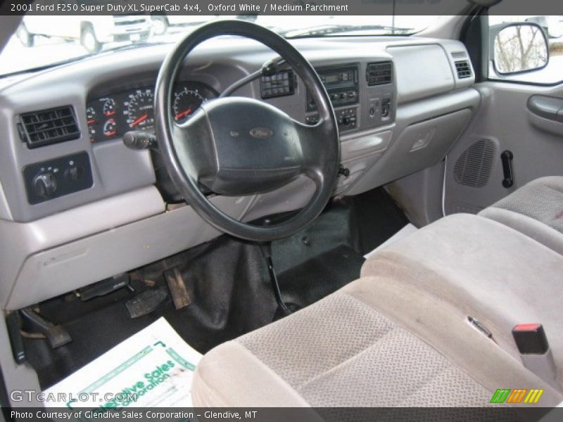 Oxford White / Medium Parchment 2001 Ford F250 Super Duty XL SuperCab 4x4
