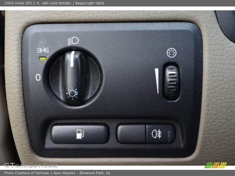 Ash Gold Metallic / Beige/Light Sand 2004 Volvo S60 2.4