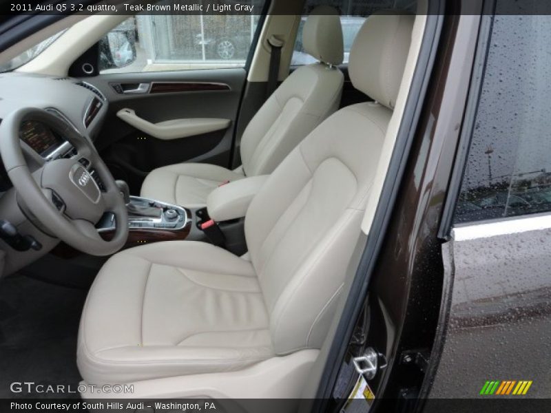  2011 Q5 3.2 quattro Light Gray Interior