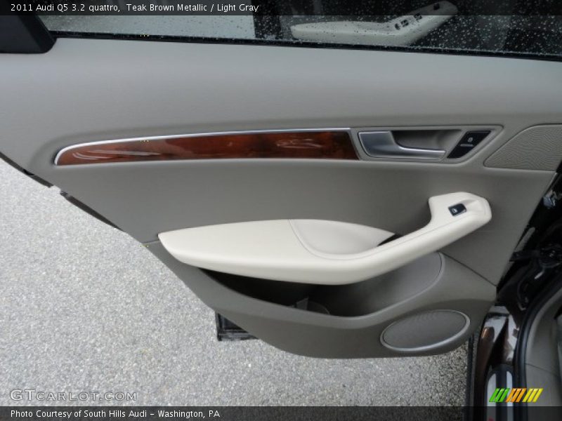 Teak Brown Metallic / Light Gray 2011 Audi Q5 3.2 quattro