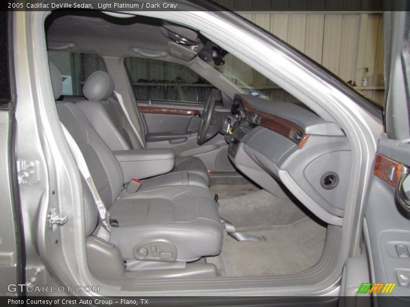 Light Platinum / Dark Gray 2005 Cadillac DeVille Sedan