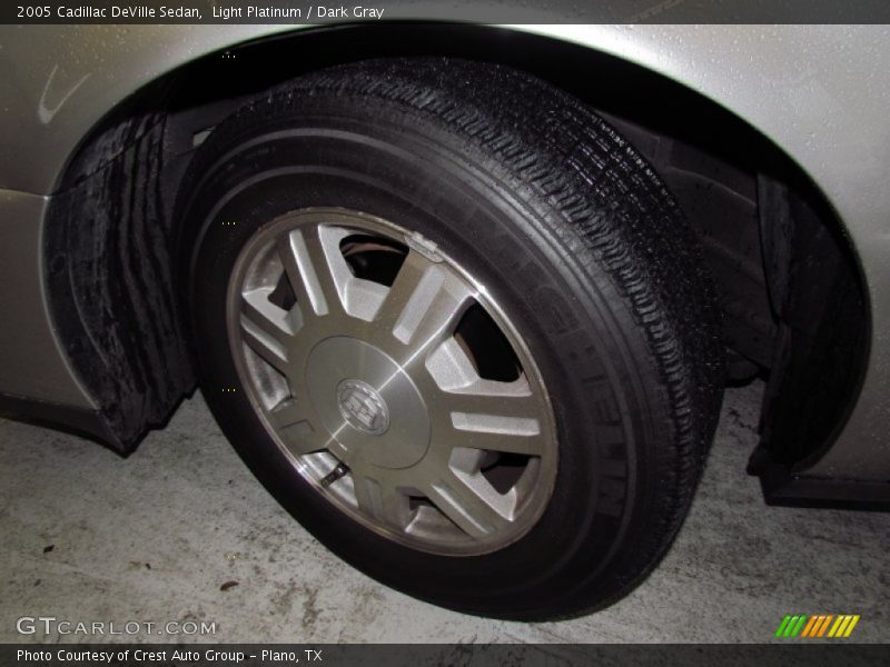 Light Platinum / Dark Gray 2005 Cadillac DeVille Sedan