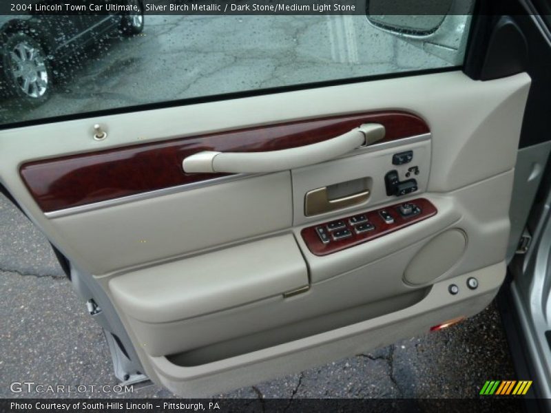 Silver Birch Metallic / Dark Stone/Medium Light Stone 2004 Lincoln Town Car Ultimate