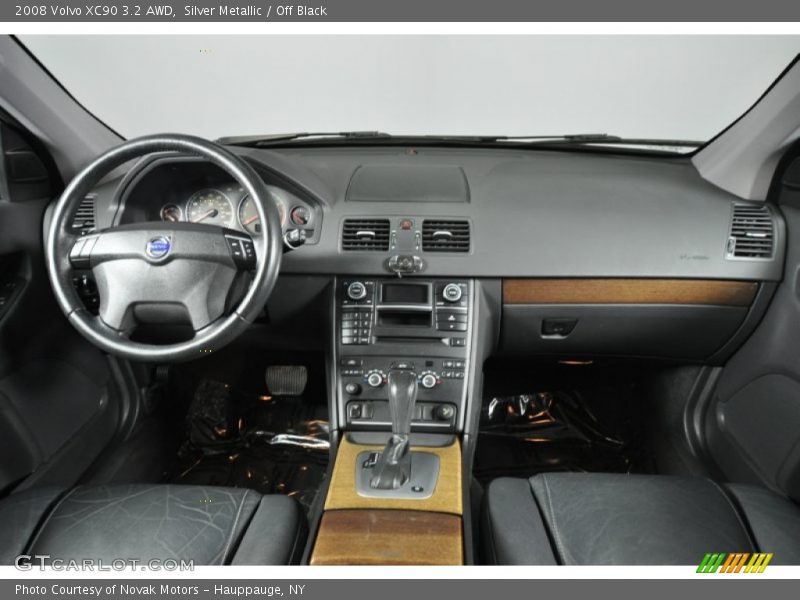 Dashboard of 2008 XC90 3.2 AWD