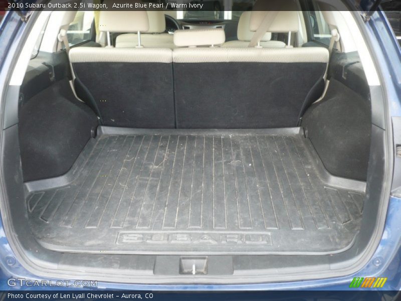  2010 Outback 2.5i Wagon Trunk