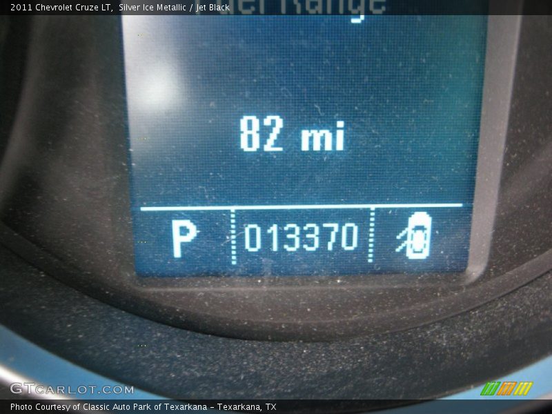 Silver Ice Metallic / Jet Black 2011 Chevrolet Cruze LT
