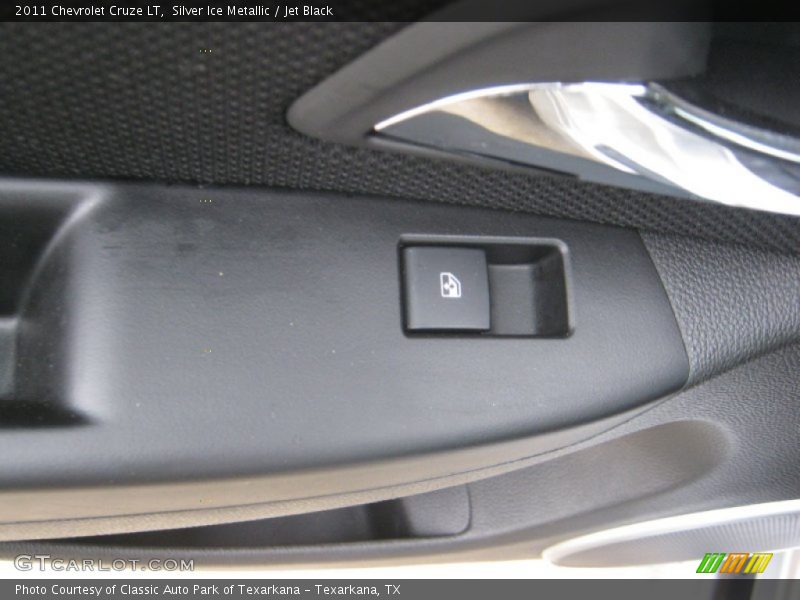 Silver Ice Metallic / Jet Black 2011 Chevrolet Cruze LT