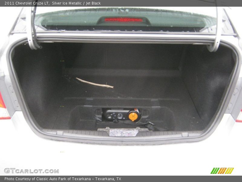 Silver Ice Metallic / Jet Black 2011 Chevrolet Cruze LT