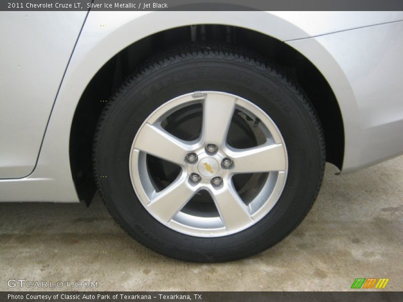 Silver Ice Metallic / Jet Black 2011 Chevrolet Cruze LT