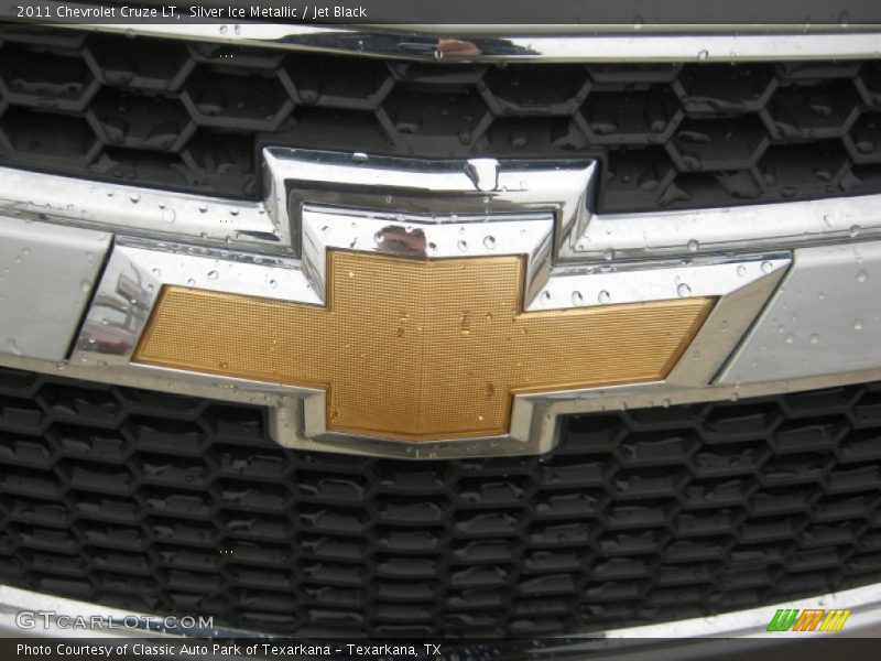 Silver Ice Metallic / Jet Black 2011 Chevrolet Cruze LT