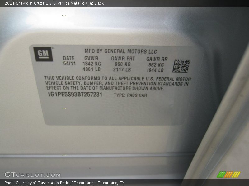 Silver Ice Metallic / Jet Black 2011 Chevrolet Cruze LT