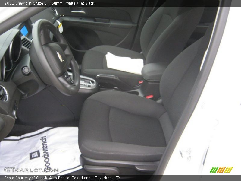 Summit White / Jet Black 2011 Chevrolet Cruze LT