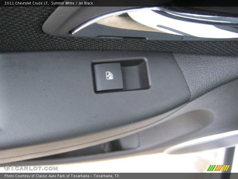 Summit White / Jet Black 2011 Chevrolet Cruze LT