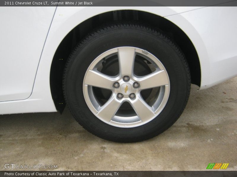 Summit White / Jet Black 2011 Chevrolet Cruze LT