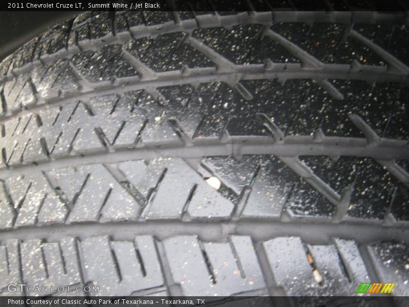 Summit White / Jet Black 2011 Chevrolet Cruze LT