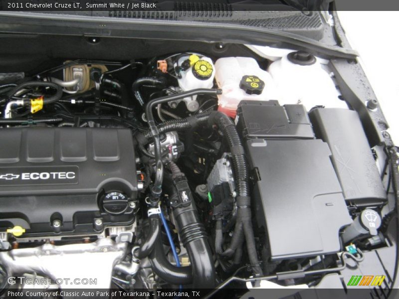 Summit White / Jet Black 2011 Chevrolet Cruze LT