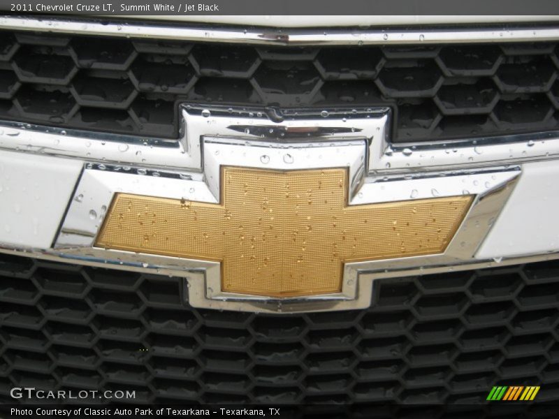 Summit White / Jet Black 2011 Chevrolet Cruze LT