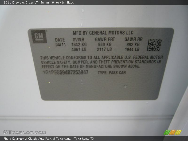 Summit White / Jet Black 2011 Chevrolet Cruze LT