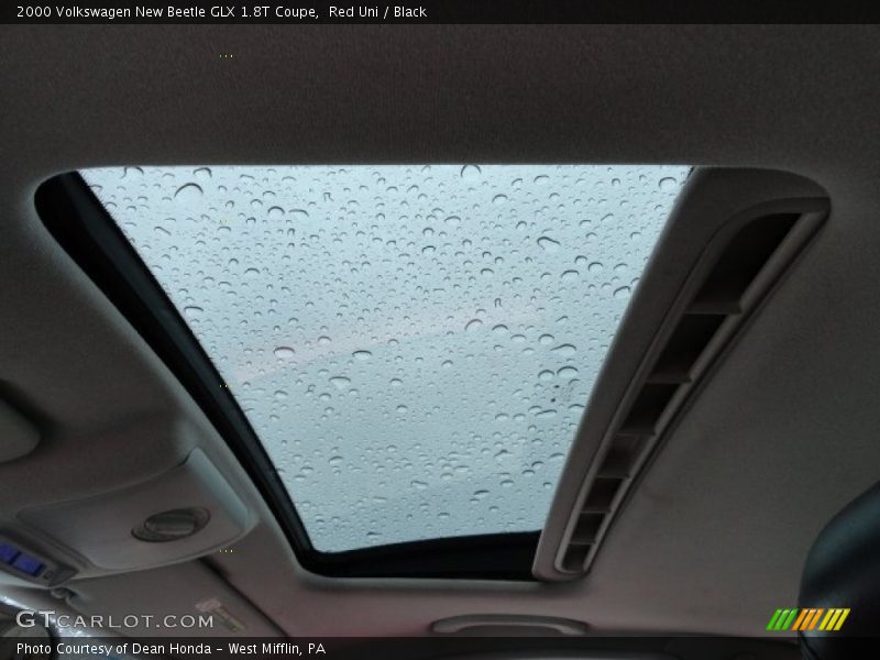 Red Uni / Black 2000 Volkswagen New Beetle GLX 1.8T Coupe