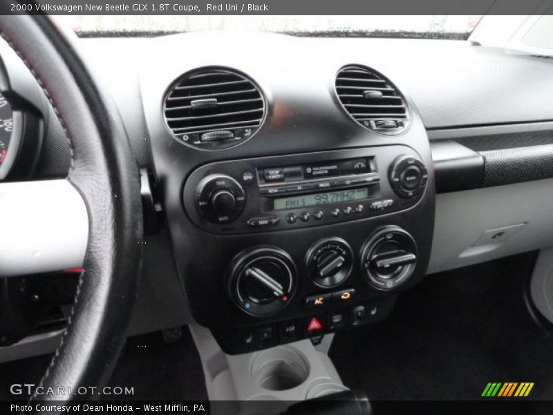 Red Uni / Black 2000 Volkswagen New Beetle GLX 1.8T Coupe