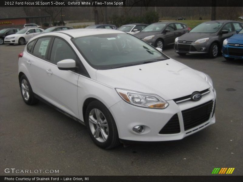 Oxford White / Two-Tone Sport 2012 Ford Focus SE Sport 5-Door