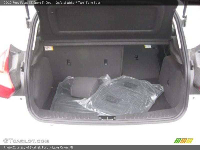 Oxford White / Two-Tone Sport 2012 Ford Focus SE Sport 5-Door