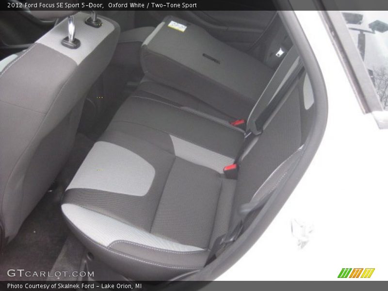 Oxford White / Two-Tone Sport 2012 Ford Focus SE Sport 5-Door