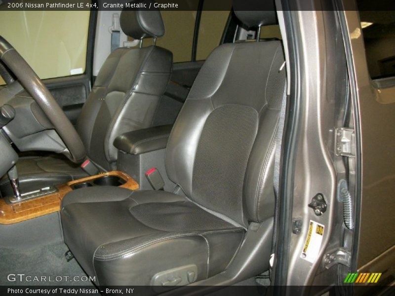 Granite Metallic / Graphite 2006 Nissan Pathfinder LE 4x4