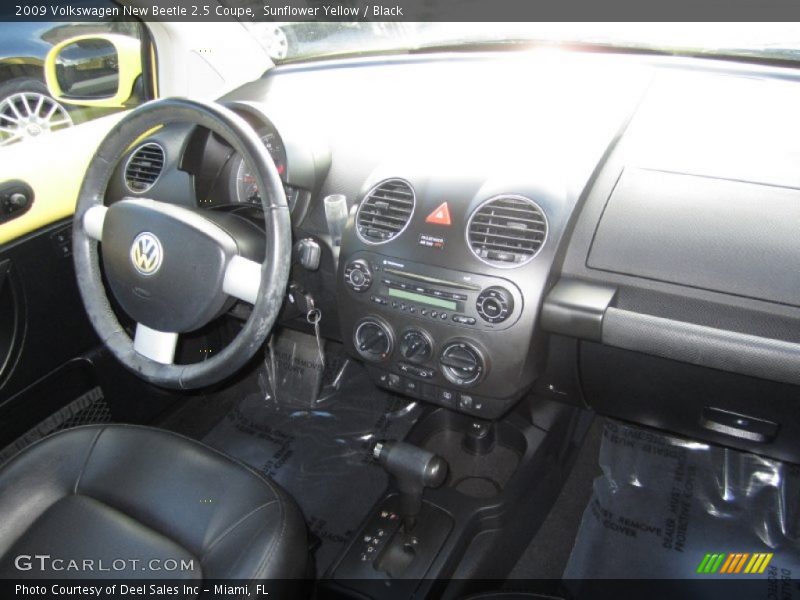 Sunflower Yellow / Black 2009 Volkswagen New Beetle 2.5 Coupe