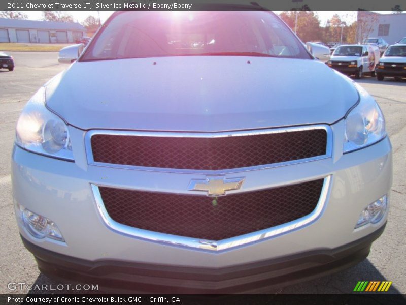 Silver Ice Metallic / Ebony/Ebony 2011 Chevrolet Traverse LT