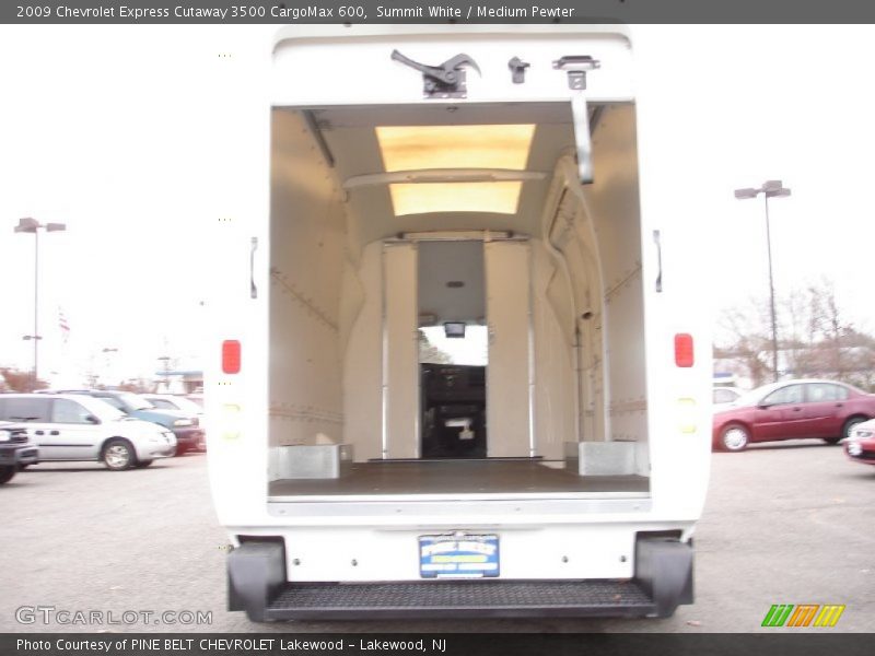 Summit White / Medium Pewter 2009 Chevrolet Express Cutaway 3500 CargoMax 600