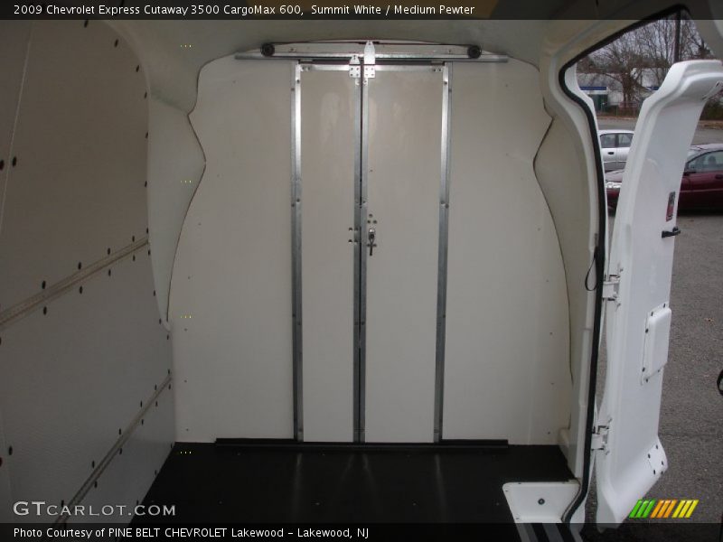 Summit White / Medium Pewter 2009 Chevrolet Express Cutaway 3500 CargoMax 600