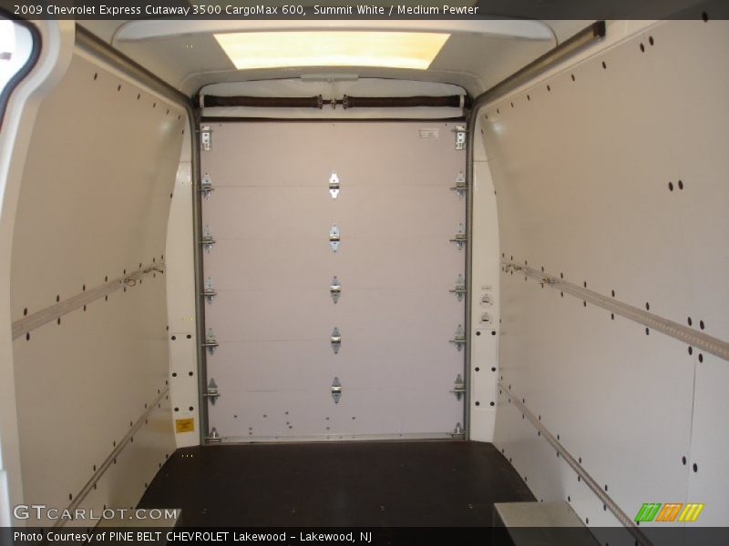 Summit White / Medium Pewter 2009 Chevrolet Express Cutaway 3500 CargoMax 600