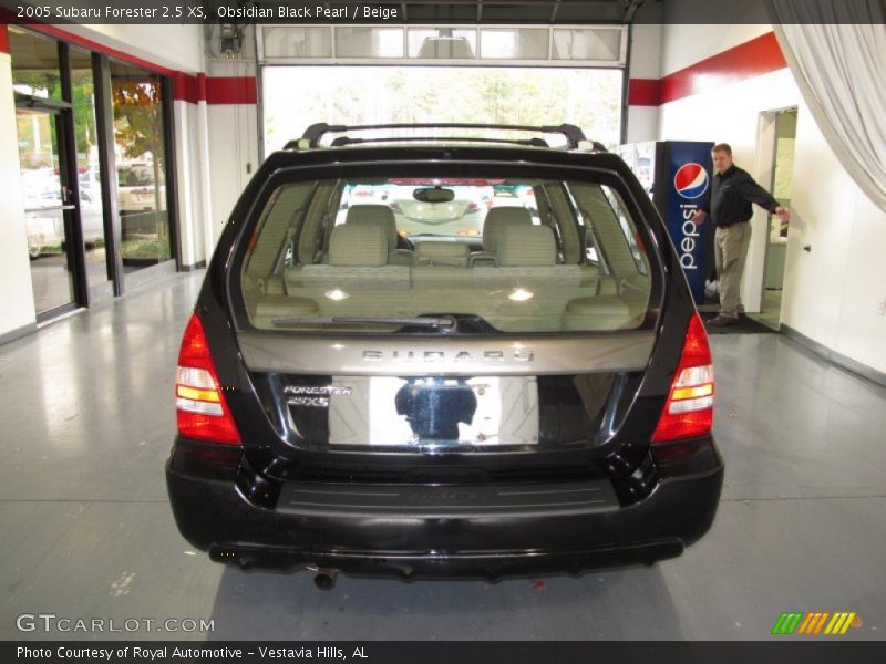 Obsidian Black Pearl / Beige 2005 Subaru Forester 2.5 XS