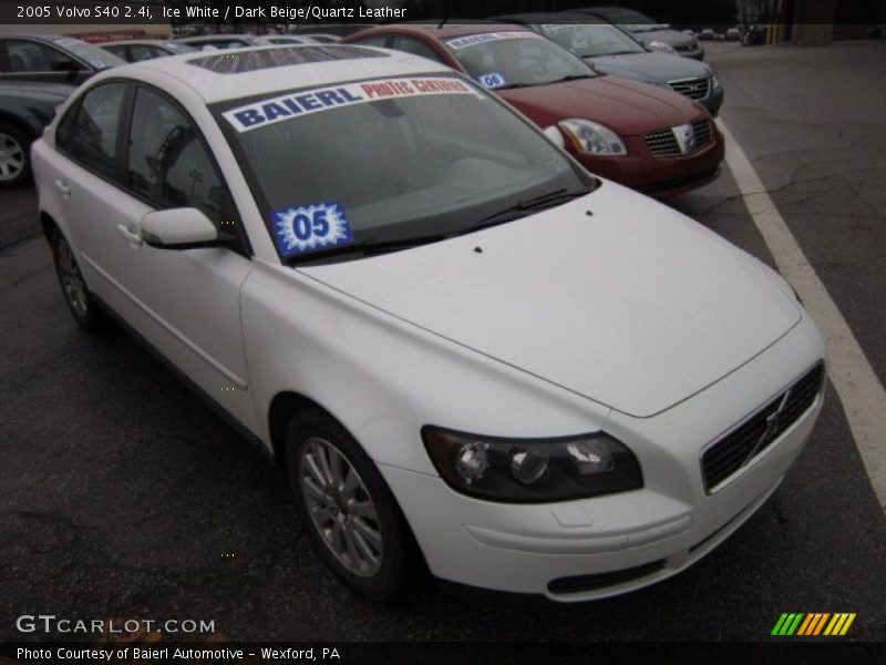 Ice White / Dark Beige/Quartz Leather 2005 Volvo S40 2.4i