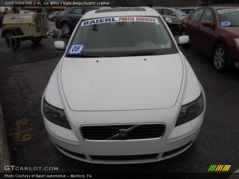 Ice White / Dark Beige/Quartz Leather 2005 Volvo S40 2.4i